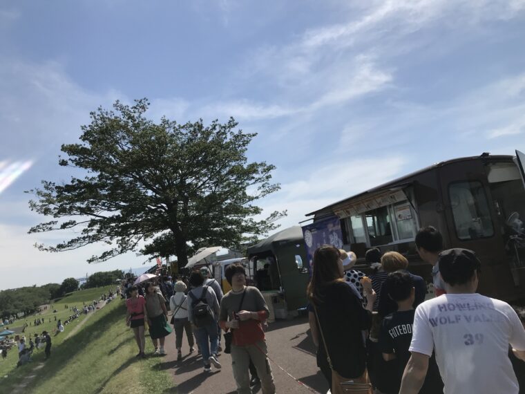 キッチンカーの食材仕入れ先まとめ|コストを下げる賢い方法|現場写真